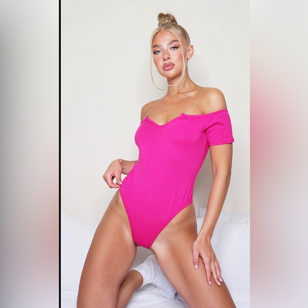 Prettylittlething Fuchsia Jersey V Front Short Sleeve Bodysuit size 8